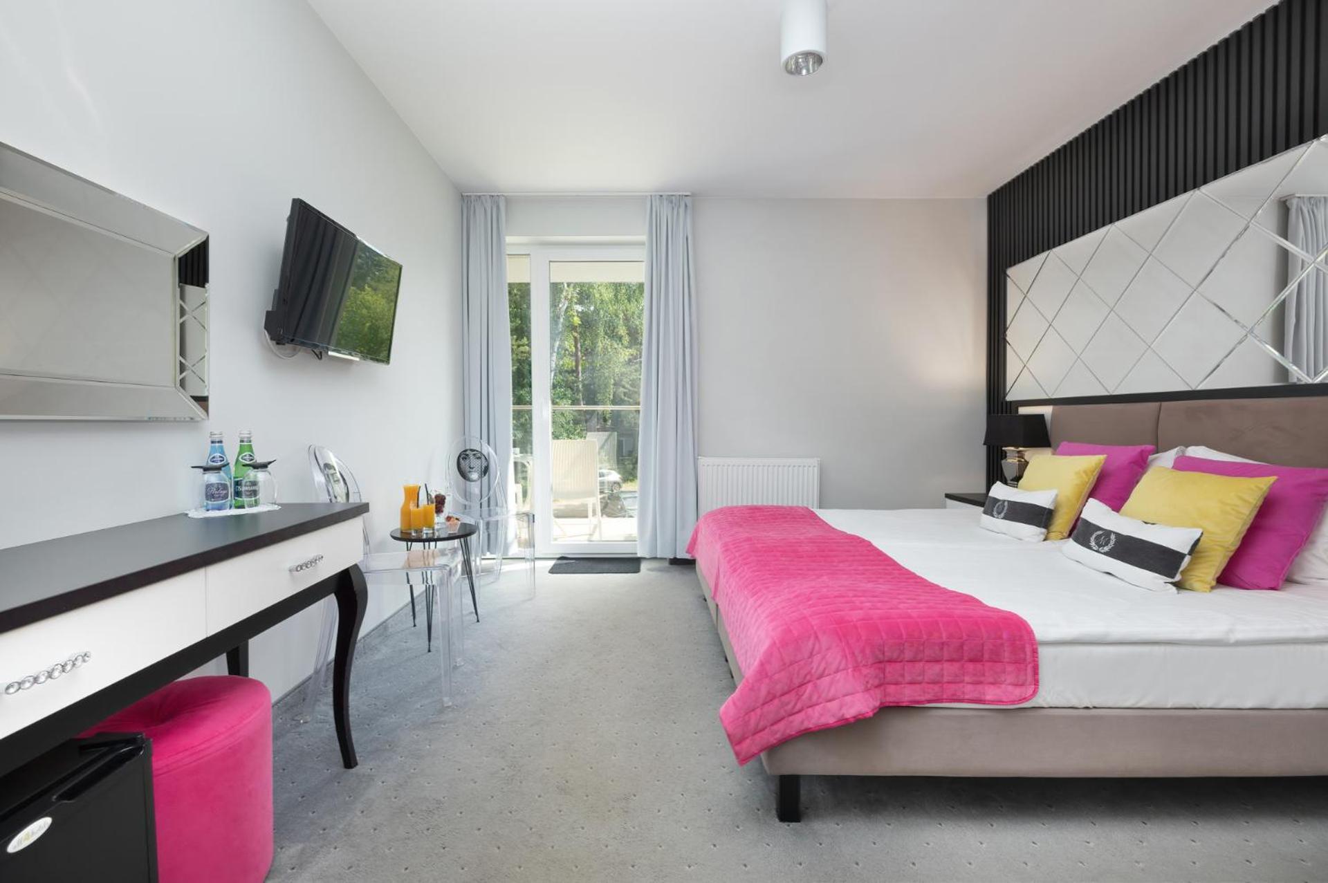 Majestique Hotel Pobierowo Bagian luar foto