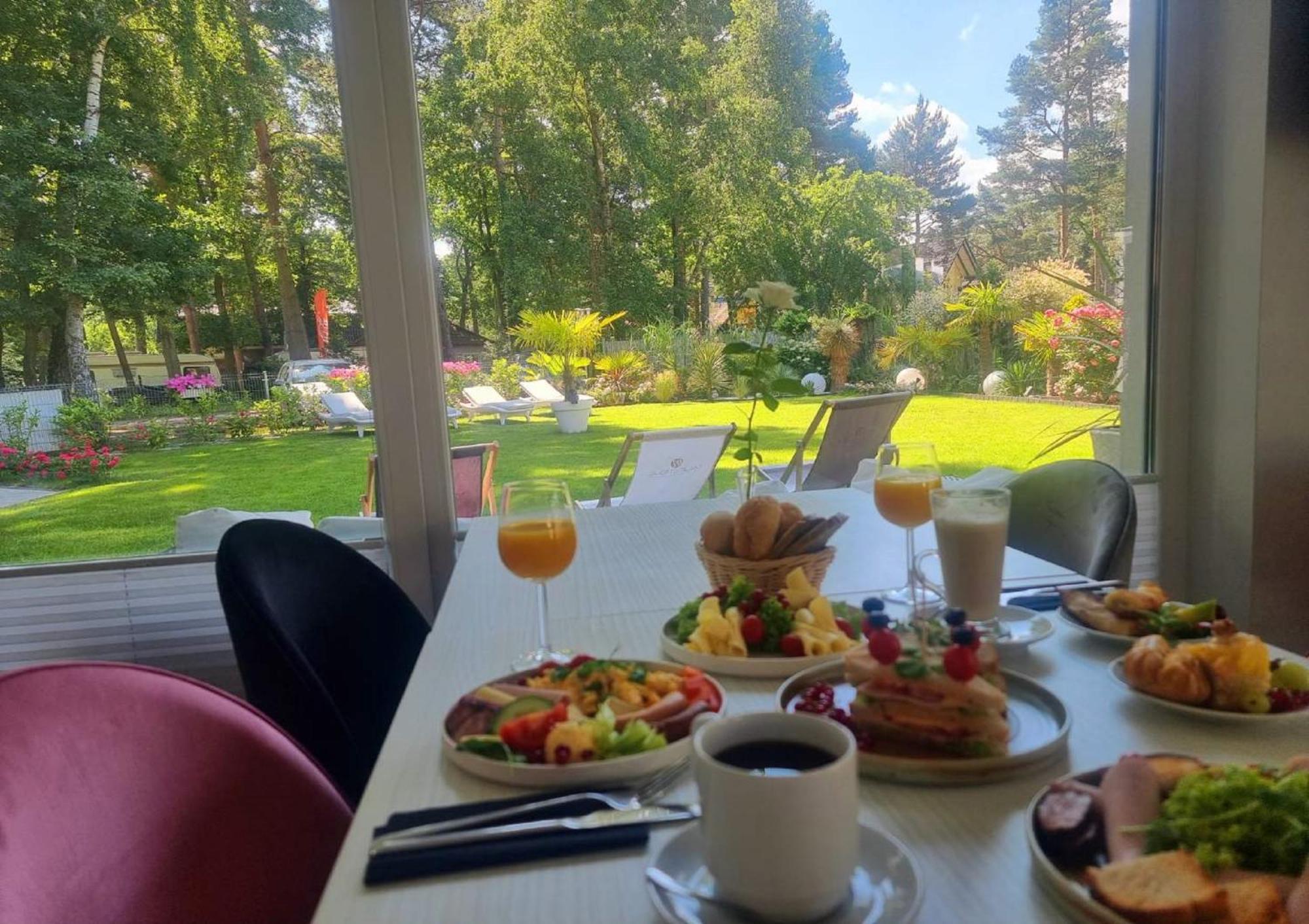Majestique Hotel Pobierowo Bagian luar foto